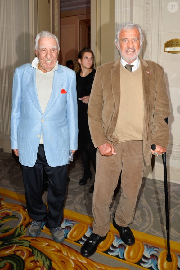 Charles Gérard, Jean-Paul Belmondo - Dîner de gala de la première édition des prix "les Stéthos d'Or" en faveur de la Fondation pour la recherche en physiologie dont le docteur Frédéric Saldmann est le directeur scientifique à l'hôtel George V à Paris le 13 mars 2017. © Coadic Guirec/Bestimage 