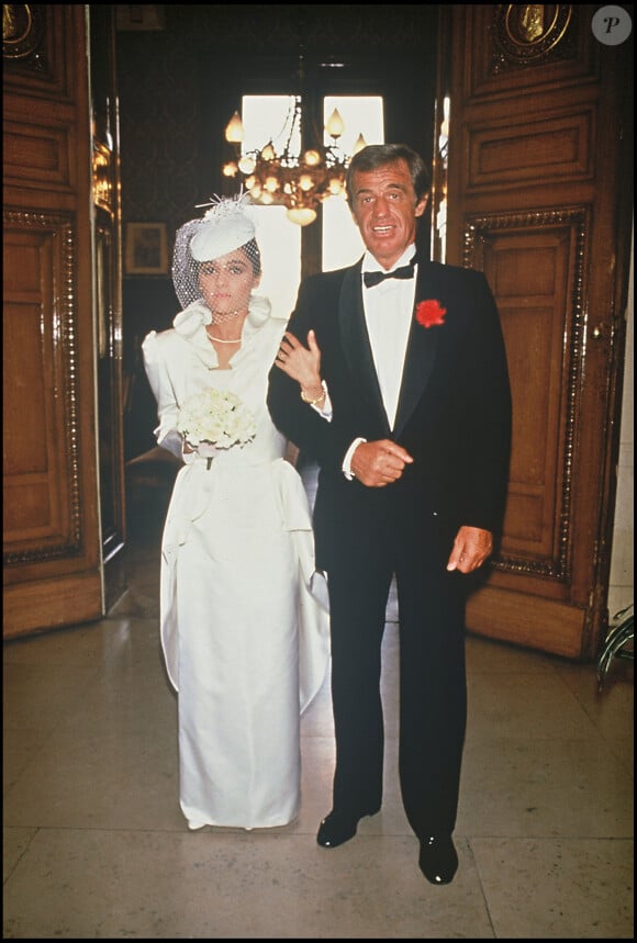 Ensemble dans les bons comme dans les mauvais moments, Charles Gérard avait été présent lors de la mort de Patricia, la fille de son ami, en 1993.
Archives : Jean-Paul Belmondo au mariage de sa fille Patricia