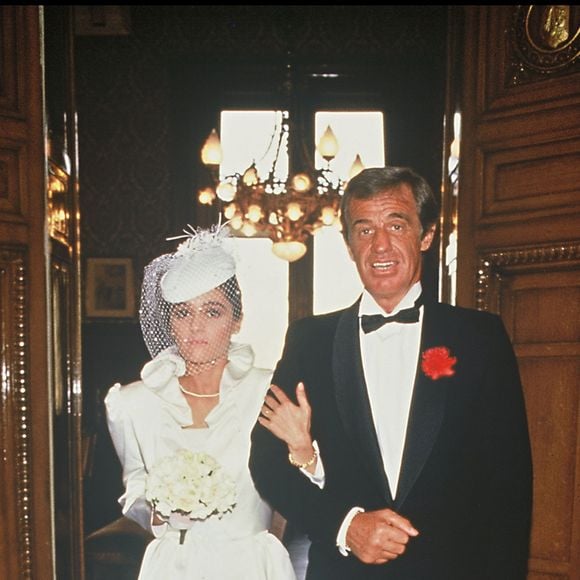 Ensemble dans les bons comme dans les mauvais moments, Charles Gérard avait été présent lors de la mort de Patricia, la fille de son ami, en 1993.
Archives : Jean-Paul Belmondo au mariage de sa fille Patricia