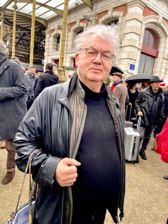 Dominique Besnehard arrive pour la 41ème édition de la Foire du livre de Brive-la-Gaillarde, France, le 10 novembre 2023. © Fabien Faure/bestimage