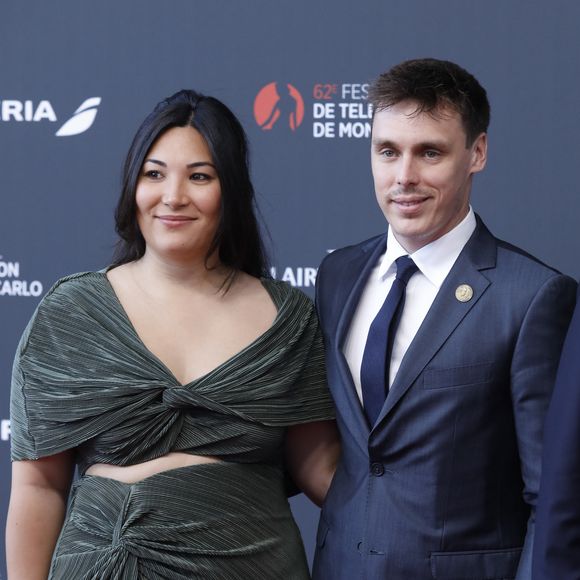 Le 17 juin dernier via leurs réseaux, ils ont révélé qu'ils attendaient leur deuxième enfant... Et il s'agit d'une petite fille !
Louis Ducruet et sa femme Marie sur le tapis rouge du photocall de la cérémonie d'ouverture du 62ème Festival de Télévision de Monte-Carlo, à Monaco, le 16 juin 2023. © Denis Guignebourg/BestImage 