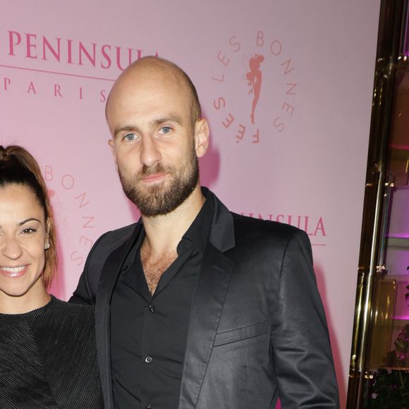 Denitsa Ikonomova (enceinte) et son compagnon François Alu - Photocall du 5ème gala de charité de l'association "Les Bonnes Fées" à l'occasion de la campagne mondiale "Octobre Rose" à l'hôtel Peninsula, Paris le 3 octobre 2024. © Coadic Guirec/Bestimage