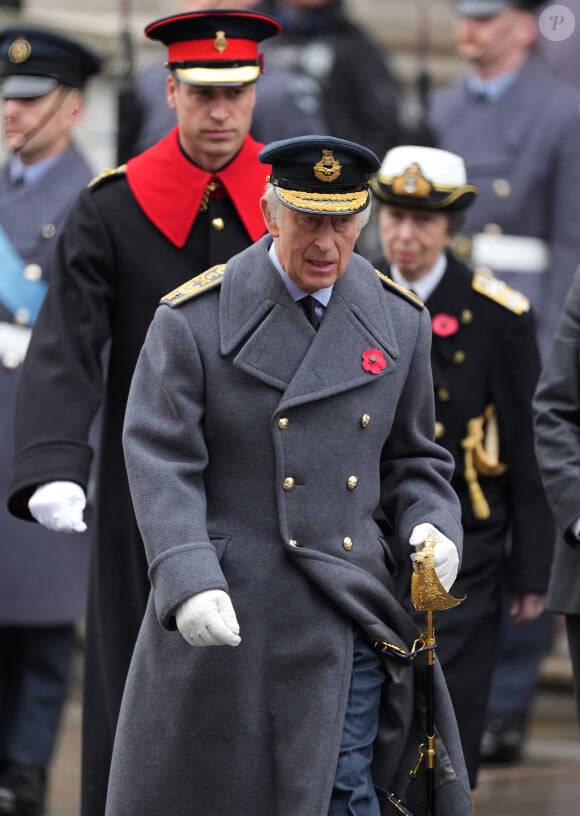 Le roi Charles III d'Angleterre - La famille royale honore les disparus des deux guerres mondiales lors de la cérémonie Remembrance Sunday ( Dimanche du souvenir ) au Cénotaphe à Londres le 12 novembre 2023. 