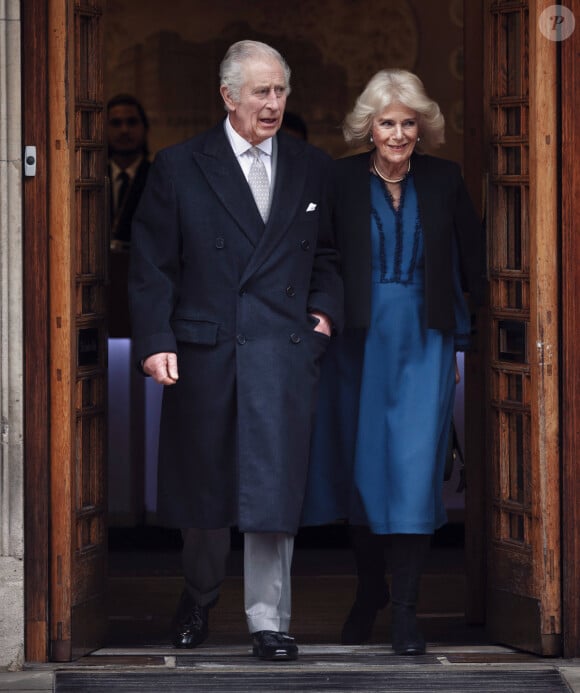 Le roi Charles III d'Angleterre quitte l'hôpital avec la reine consort Camilla après y avoir subi une opération de la prostate. Londres, le 29 janvier 2024. 