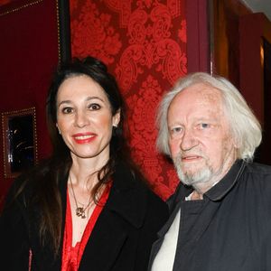 En 2012, alors âgé de 63 ans, il accueillait avec sa femme Isabelle Le Nouvel deux enfants, des jumeaux, après dix ans de vie commune...
Niels Arestrup (Brigadier d'honneur) avec sa femme Isabelle Le Nouvel lors de la remise de prix du Brigadier 2019 sous la houlette de l'A.R.T. (Association de la Régie Théâtrale) au théâtre Montparnasse à Paris, France, le 8 décembre 2021. © Coadic Guirec/Bestimage 