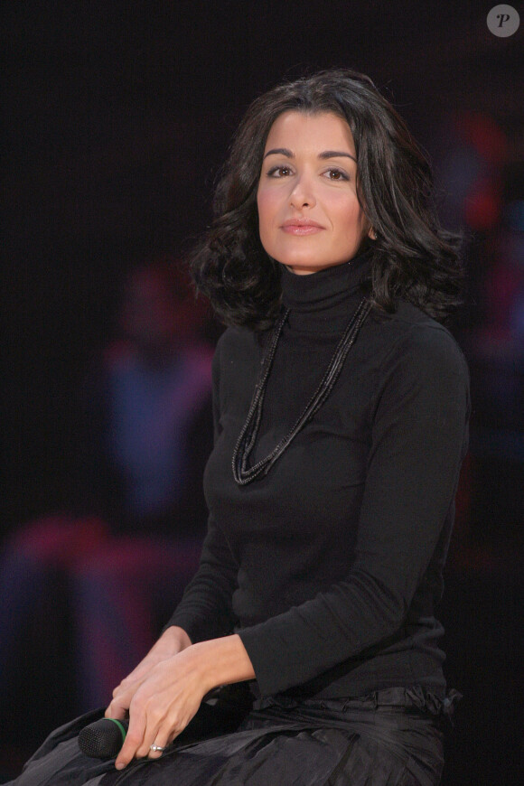 La chanteuse française Jenifer Bartoli se produit lors de la célébration du 20ème anniversaire du Zénith de France 2 présenté par Daniela Lumbroso le 14 janvier 2005. Photo par Jean-Jacques Datchary/ABACA