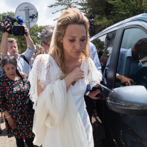 
Mariage de Laura Smet et Raphaël Lancrey-Javal à l'église Notre-Dame des Flots au Cap-Ferret le jour de l'anniversaire de son père Johnny Hallyday