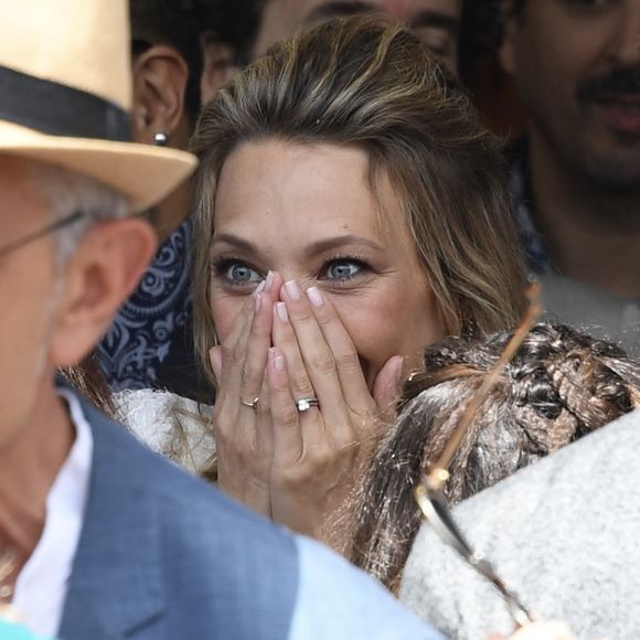Une photo à laquelle on ne s'attendait pas du tout !
Mariage de Laura Smet et Raphaël Lancrey-Javal à l'église Notre-Dame des Flots au Cap-Ferret le jour de l'anniversaire de son père Johnny Hallyday le 15 juin 2019.