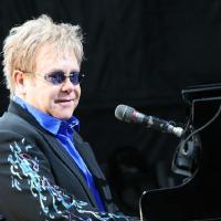 Elton John : Victime de la même malédiction que Madonna et Kevin Costner !