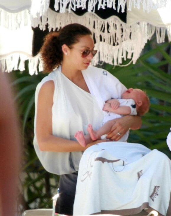Boris Becker et sa femme Lilly Kerssenberg en compagnie du petit bébé Amadeus à Miami le 2 avril 2010