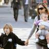 Sarah Jessica Parker se promène avec ses enfants James, Marion et Tabitha, à New York. 5/04/2010