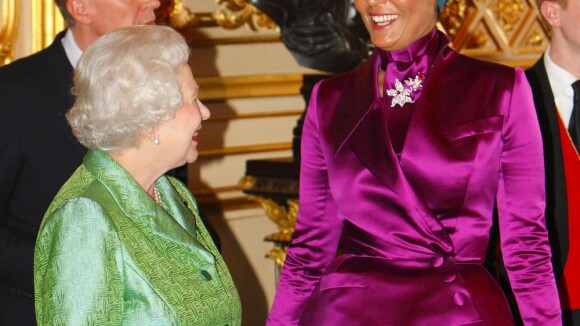 La reine Elizabeth II pique un fou rire, sous le charme de la Première Dame du Qatar !
