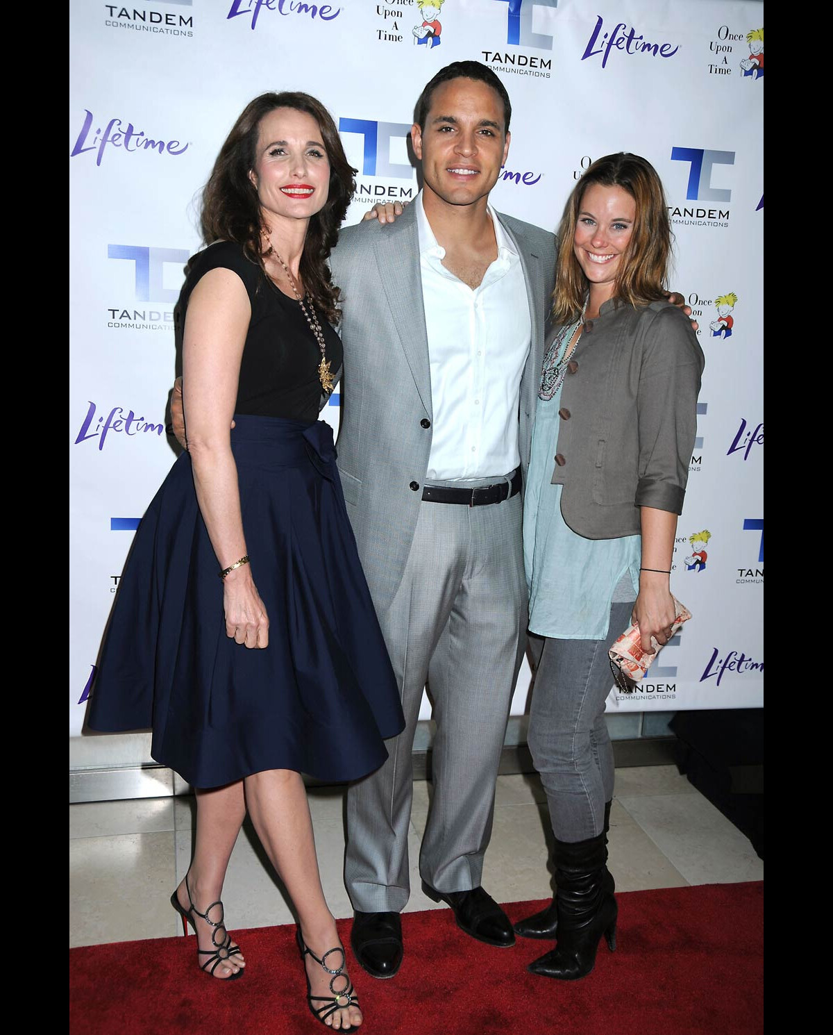 Photo : La ravissante Andie MacDowell aux côtés de Daniel Sunjata et ...