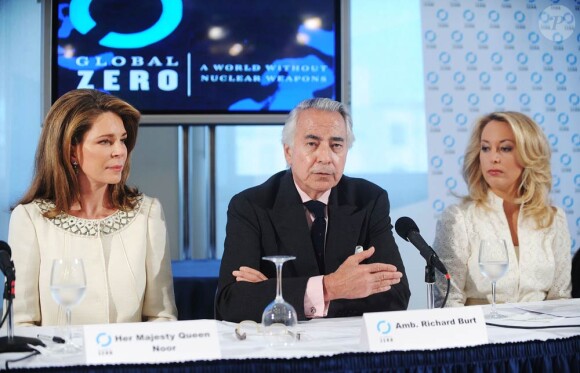 La reine Noor de Jordanie et l'ex-agent de la CIA Valerie Plame participaient le 8 avril 2010 à une réunion de Global Zero, à quelques jours du sommet sur l'armement nucléaire voulu par Barack Obama