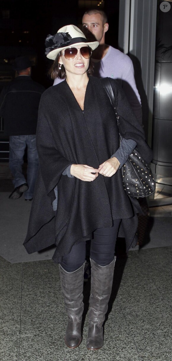Dannii Minogue et Kris Smith à l'aéroport de Melbourne, le 11 avril 2010 