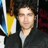 Adrian Grenier, fier d'avoir travaillé... au côté des paparazzi !