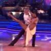 Nicole Scherzinger et son partenaire Derek Hough exécutent une rumba dans Dancing With The Stars