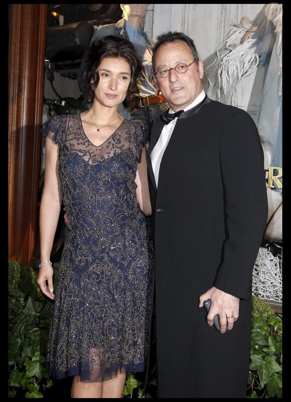 Jean Reno et son épouse Zofia à la soirée d'inauguration du nouvel espace Ralph Lauren à Paris, le 14 avril 2010
