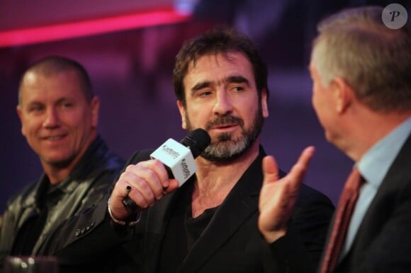 Pascal Olmeta et Eric Cantona, récompensé lors des Nordoff Robbins  Football Extravaganza à Londres le 12 avril 2010 