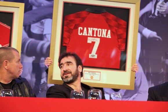 Pascal Olmeta et Eric Cantona, récompensé lors des Nordoff Robbins Football Extravaganza à Londres le 12 avril 2010