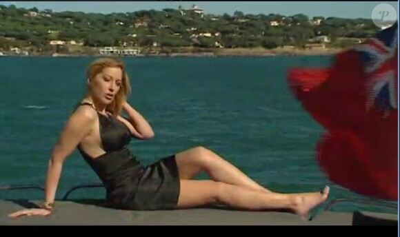 Loana dans le clip La Madrague, reprise de Brigitte Bardot.
