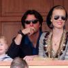 Eva Herzigova, son compagnon Gregorio avec leur fils George, lors de la demi-finale des Masters de Monte-Carlo le 17 avril 2010