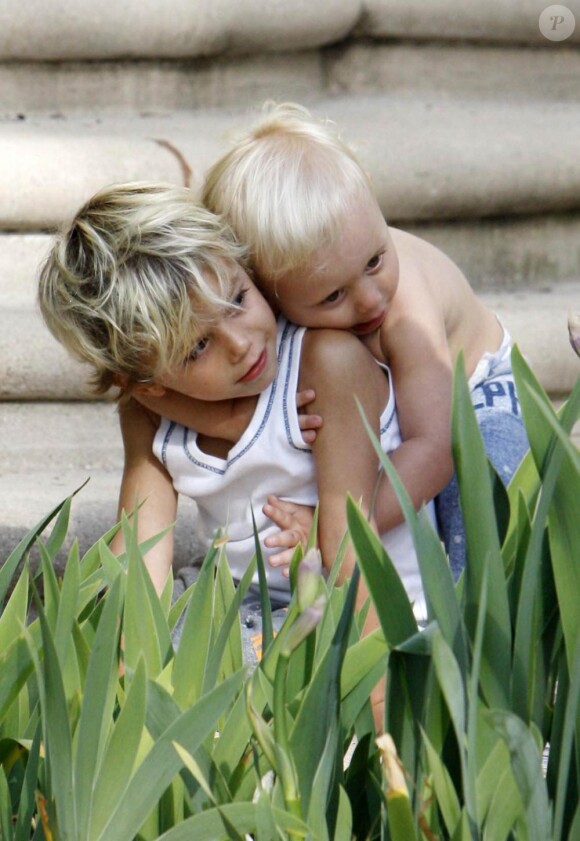 Gwen Stefani, Gavin Rossdale, Kingston et Zuma, au baptême de la petite  Stella. Le 18/04/2010