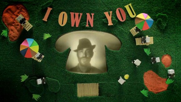 Charlie Winston, héros du fantastique nouveau clip de Wax Tailor : "I own you" !