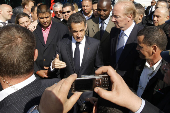 Nicolas Sarkozy s'est rendu à Tremblay (93) le 20 avril 2010 pour visiter les dépôts où se trouvent des bus vandalisés. Le ministre de l'intérieur Brice Hortefeux l'a accompagné.