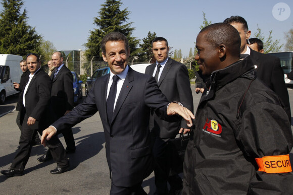 Nicolas Sarkozy s'est rendu à Tremblay (93) le 20 avril 2010 pour visiter les dépôts où se trouvent des bus vandalisés