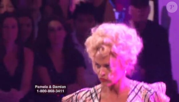 Pamela Anderson dans Dancing With The Stars. Avril 2010