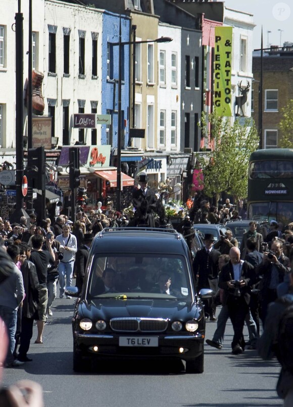 Malcolm McLaren, le père du punk anglais, a reçu un ultime hommage le 22 avril 2010 à Londres, et notamment une oraison marquante de son ancienne compagne Vivienne Westwood