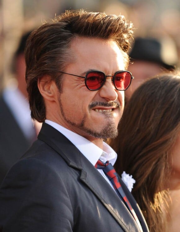 Robert Downey Jr. à l'occasion de l'avant-première d'Iron Man 2, qui s'est tenue au El Capitan Theatre d'Hollywood, à Los Angeles, le 26 avril 2010.
