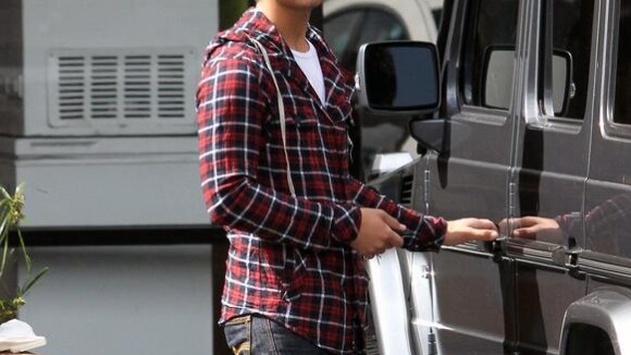 Joe Jonas, chéri de Demi Lovato, a le coeur plein d'amour et vient en aide aux SDF !