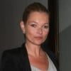Kate Moss dit aurevoir à son ami Louie Spence avant de quitter le Pineapple Dance Studio à Londres le 29 avril 2010