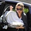 Rebecca Gayheart se promène avec sa fille Billie Beatrice à Beverly Hills le 23 avril 2010