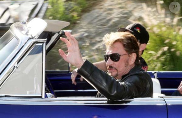 Johnny Hallyday à Los Angeles en février 2010, au volant de sa Cadillac
