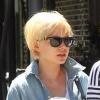 Michelle Williams se promène à New York avec une amie le 7 mai 2010