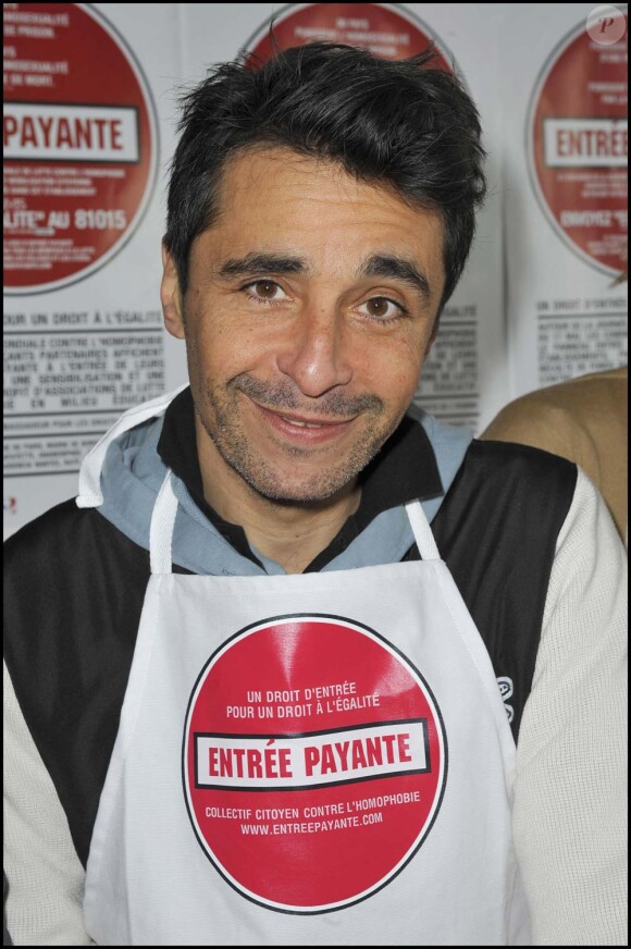 Ariel Wizman participe au brunch au profit de l'opération "Entrée Payante" contre l'homophobie, à Paris, le 9 mai 2010 !