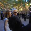 Karl Lagerfeld et Vanessa Paradis toujours aussi complices, même sur le terrain de pétanque. Lundi 10 mai. Place des Lices. 
