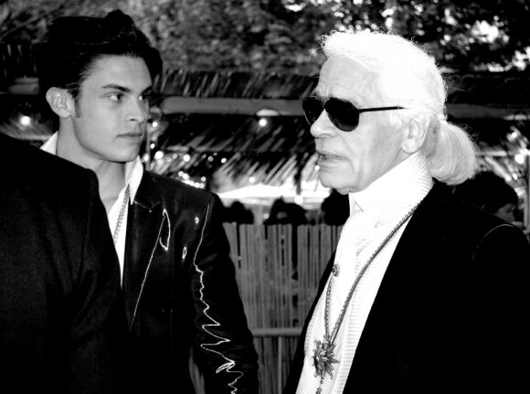Karl Lagerfeld et Baptiste Giabiconi à la sortie du cinéma La Renaissance. Lundi 10 mai. Place des Lices. 