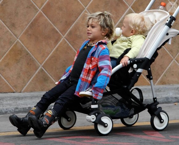 Gavin Rossdale et ses fils lors d'une séance shopping sans maman à los Angeles