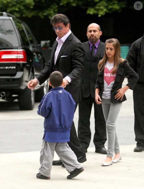 Sylverster Stallone et sa fille Sophia Rose au match des Lakers contre les Suns, à Los Angeles, le 17 mai 2010 !