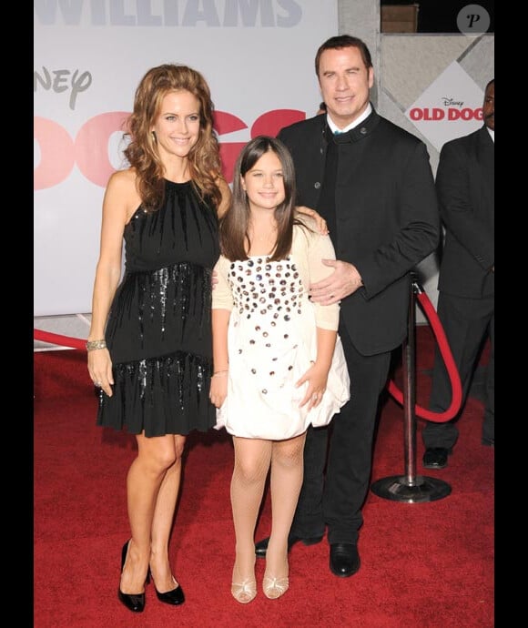 John Travolta et Kelly Preston avec leur fille Ella Bleu à la première  de Old Dogs en novembre 2009