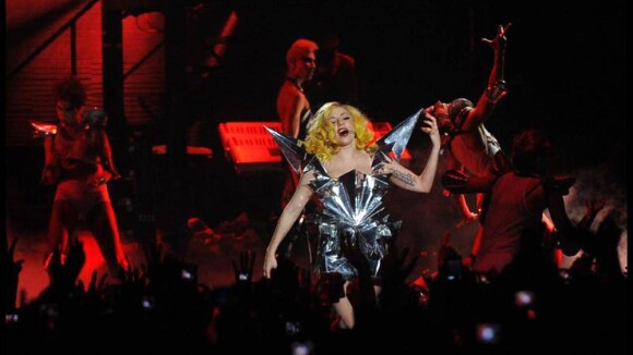 Lady Gaga : Revivez son incroyable Monster Ball Tour parisien... Sexe, sang, et "petits monsters" au rendez-vous !