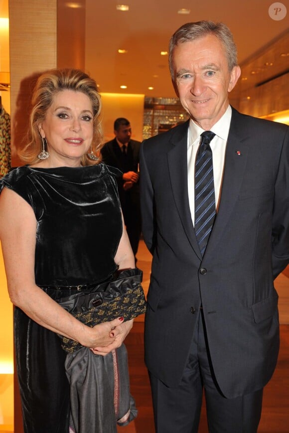 Catherine Deneuve et Bernard Anault à l'ouverture de la nouvelle boutique Louis Vuitton à Londres le 25 mai 2010