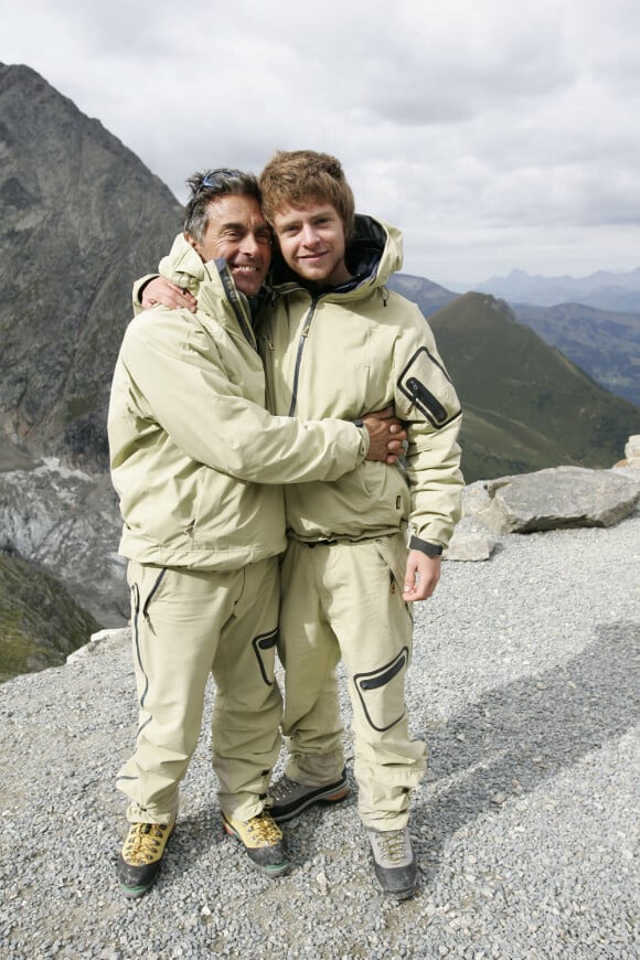 Gérard Holtz et son fils Antoine en 2005 lors de leur ascension du Mont-Blanc, réussie !