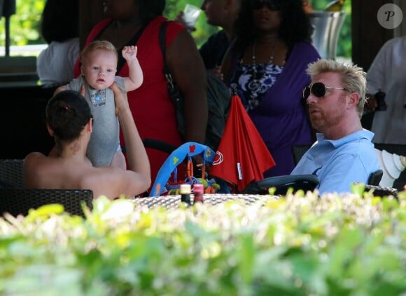 Boris Becker, sa femme Lilly Kerssenberg et Amadeus en vacances à Miami, mai 2010