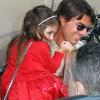 Tom Cruise et Katie Holmes sortent d'un spectacle, à Broadway. Suri Cruise est à leurs côtés, et porte ses chaussures à talons ! Mai 2010