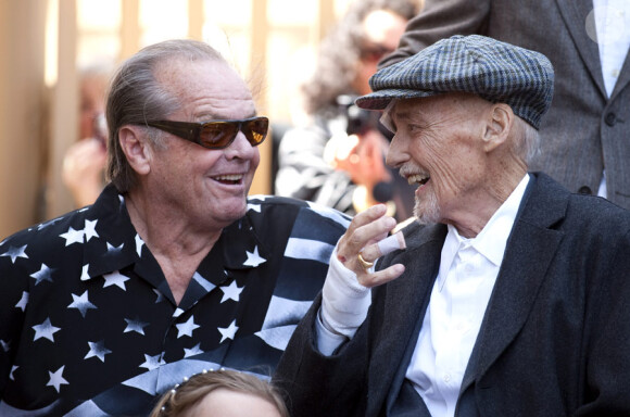 Jack Nicholson et Dennis Hopper en mars 2010 lorsque Dennis reçoit son étoile sur le boulevard de la gloire